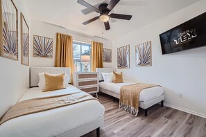 4 bedrooms, desk, iron/ironing board, travel crib - Beautifully Designed Home in Round Rock (Round Rock)