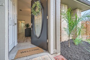 Exterior detail - Beautifully Designed Home in Round Rock (Round Rock)