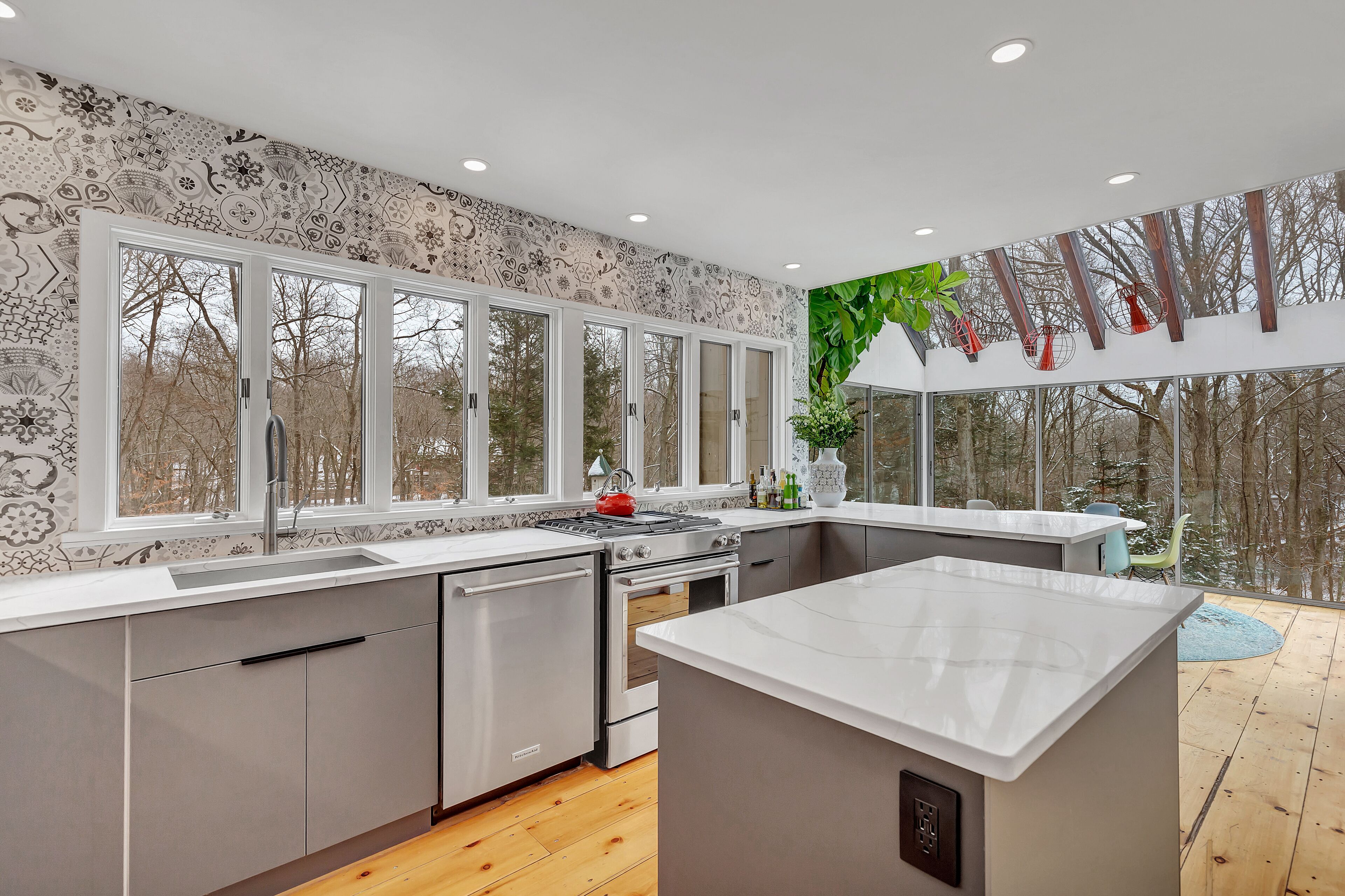 Kühlschrank, Mikrowelle, Ofen, Herdplatte