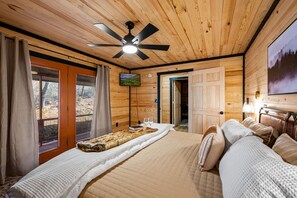 4 makuuhuonetta, työpöytä, Wi-Fi, vuodevaatteet