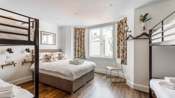 3 bedrooms, iron/ironing board, WiFi, bed sheets