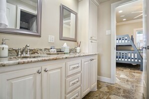 Interior - Beach View 2nd row! 4 BR Sleeps 12, Hot tub, Movie projector, Ping pong (Bolivar Peninsula)