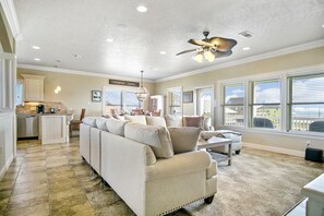 Smart TV, videojuegos, futbolito y tenis de mesa 