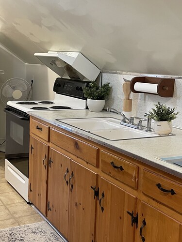 Sweet Upstairs’s apartment right next to Southern Virginia University. 