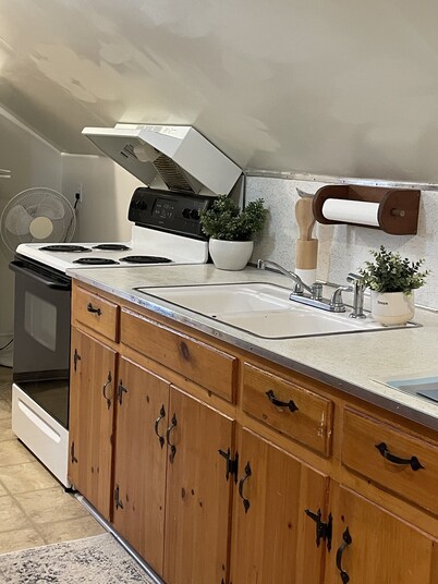 Sweet Upstairs’s apartment right next to Southern Virginia University. 