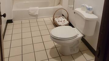 Family Room | Bathroom | Combined shower/tub, hair dryer, towels, soap