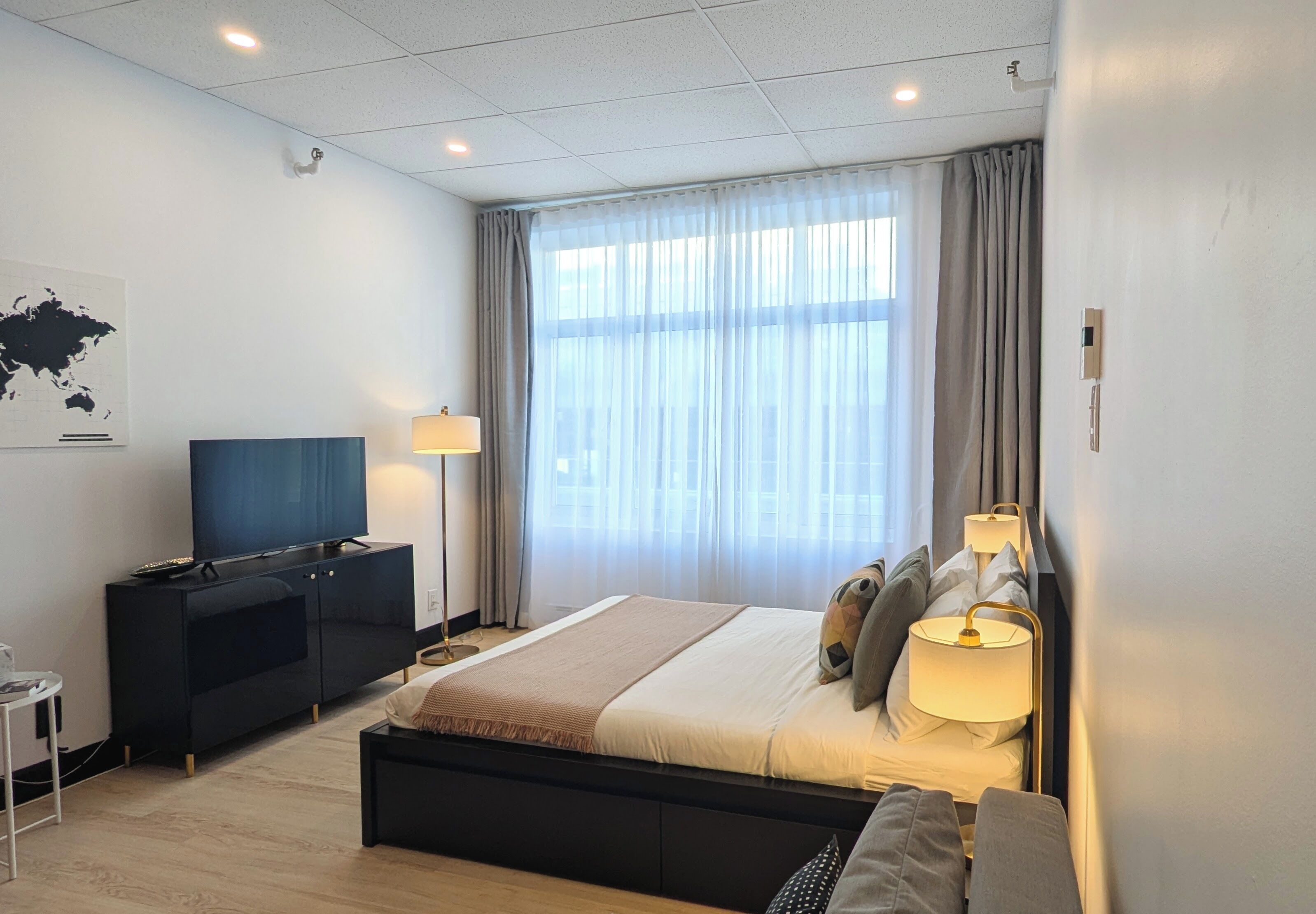 Strykejern/-brett, wi-fi og sengetøy