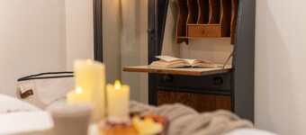 Vintage Vogue: Your Stylish Suite with Wi-Fi, Netflix, and Parking!