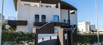 Residence Villa Nebros - Appartamento con Terrazza e Piscina