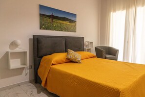 1 多间卧室、办公桌、WiFi