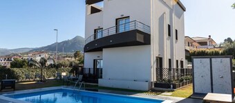 Residence Villa Nebros - Appartamento con Terrazza e Piscina