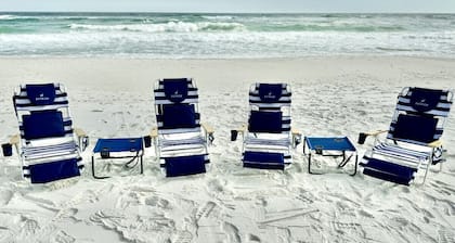 Fully renovated waterfront townhome with kayak, SUP, bikes, wagon, chairs, tent!