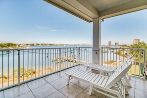 Property grounds - Fully renovated waterfront townhome with kayak, SUP, bikes, wagon, chairs, tent! (Pensacola Beach)
