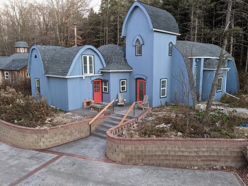 Beautiful innovative masonry with arches and domes. Pet-Friendly!