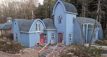 Beautiful innovative masonry with arches and domes. Pet-Friendly!