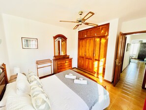 3 bedrooms, iron/ironing board, WiFi, bed sheets