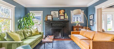 Télévision, cheminée