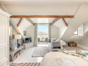 2 多间卧室、免费 WiFi、床单