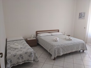 2 bedrooms, desk, iron/ironing board, bed sheets
