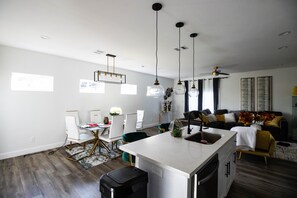 Interior - 3 bed, 3.5 bath located 10mins downtown Houston, 15mins to galleria mall. (Houston)