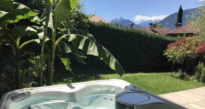 Die Villa Alvarium ist ein moderner Bau im Bauhaus Stil in Schenna