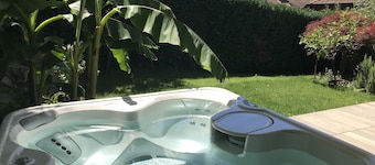 Die Villa Alvarium ist ein Moderner Bau im Bauhaus Stil in Schenna