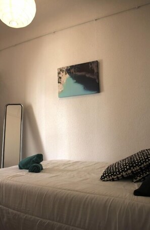 2 bedrooms, travel crib, WiFi, bed sheets