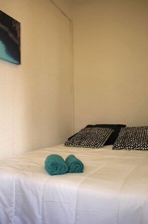 2 habitaciones, cuna de viaje, wifi y ropa de cama 