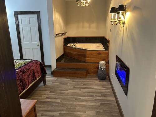 Adult Themed get-a-way! Centrally located to ski mountains, Oxford Casino, OPS.