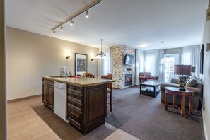 Interior - Cozy & Serene 2-BDR Apt. in Horseshoe Valley (Shanty Bay)