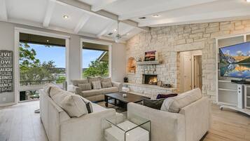 Smart TV, fireplace