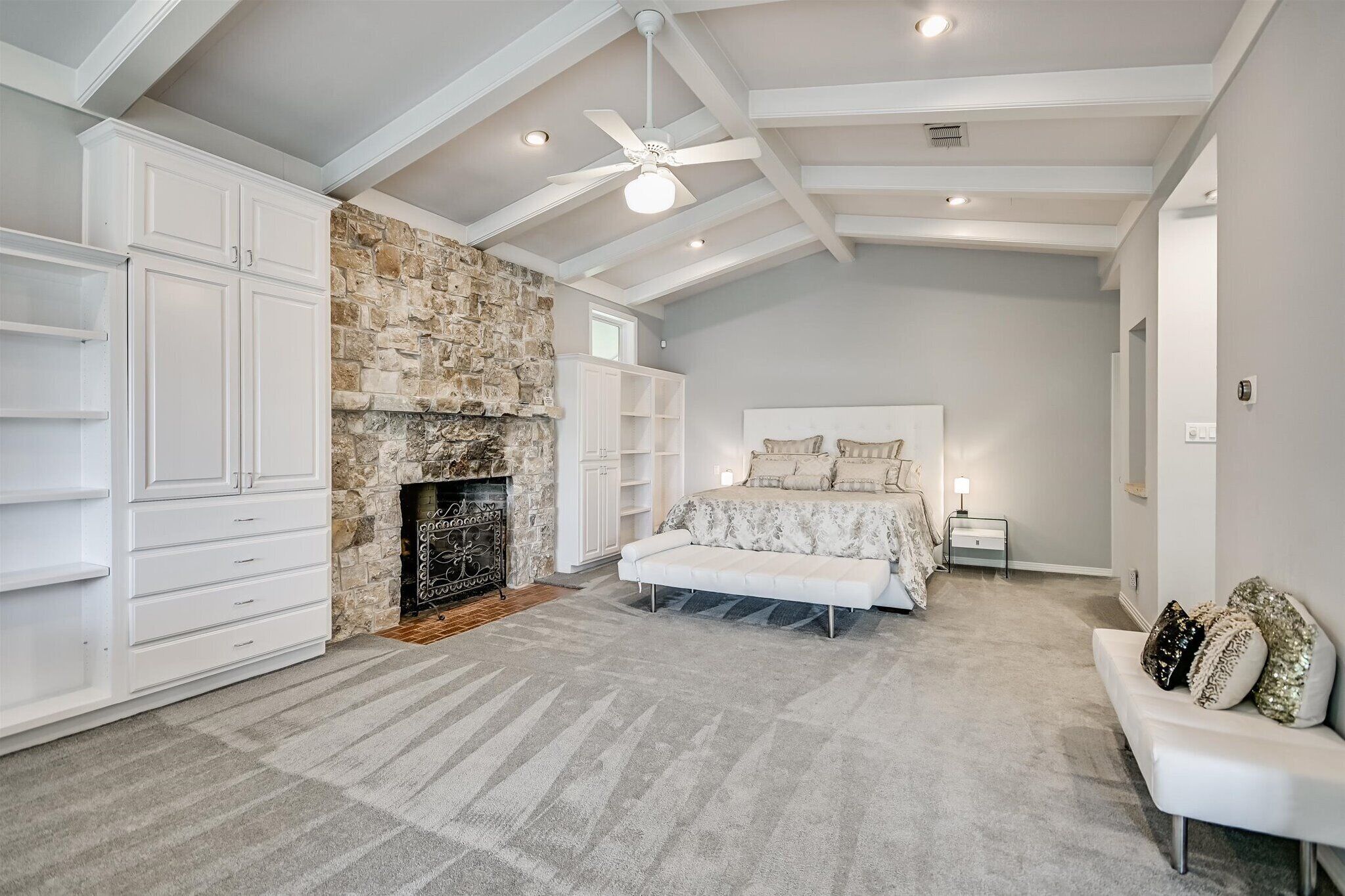 3 bedrooms, desk, iron/ironing board, WiFi