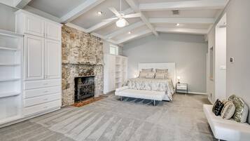 3 bedrooms, desk, iron/ironing board, WiFi