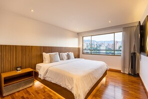 3 عدّة غرف نوم ومكواة/لوح كي وواي فاي وملاءات أسرّة