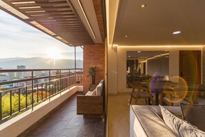 Terrace/patio - Beautiful Panoramic View / 3BR / Studio / Poblado (Medellín)