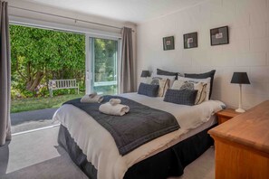 4 bedrooms, WiFi - Cliffside - Akaroa Holiday Home (Akaroa)