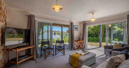 Cliffside - Akaroa Holiday Home