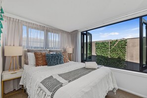 2 bedrooms, iron/ironing board, WiFi