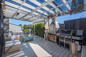 Terrace/patio - Sun Kissed Pool Villa - Mangawhai Holiday Home (Mangawhai)