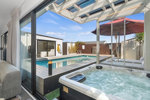 Sun Kissed Pool Villa - Mangawhai Holiday Home