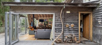 Kiwi Charmer - Onemana Holiday Home