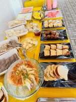 包含每日自助早餐