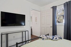 1 غرفة نوم ومكتب ومكواة/لوح كي وواي فاي مجانًا