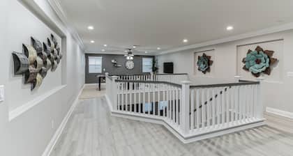 5BR/3BA Home - King Beds - Fast Wifi by RedAwning