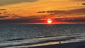 A sunset over the ocean with a clear sky. - Cottage 3 is a charming 2 bedroom 25’ from your boat dock & Hamlin lake. (Ludington)