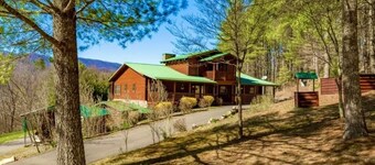 Blue Ridge Mountain Cabin; chill vibes, scenic views, nearby hiking and wineries