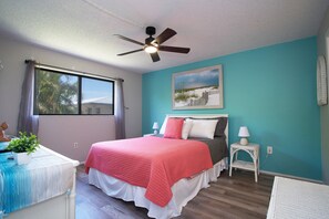 2 bedrooms, desk, iron/ironing board, free WiFi - Florida Escape! 5 Mi to Beach, Pool, Tennis, Lanai, Parking, Golf, Fishing (Fort Myers)