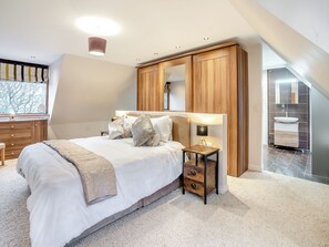 5 bedrooms, free WiFi, bed sheets