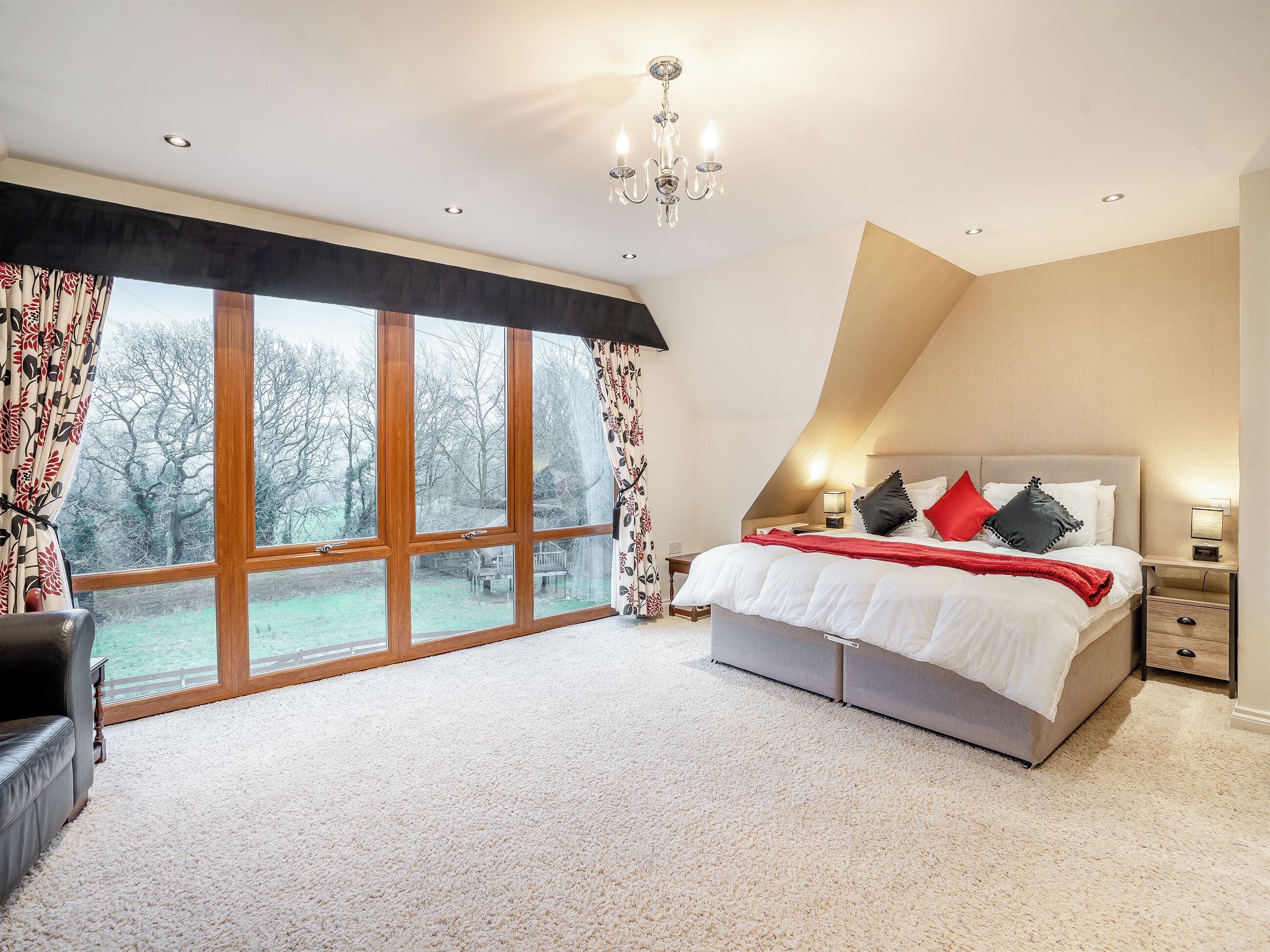 5 bedrooms, free WiFi, bed sheets