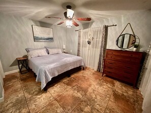 3 bedrooms, WiFi, bed sheets - Tropical Garden by Siesta Key, Pet Friendly! (Sarasota)